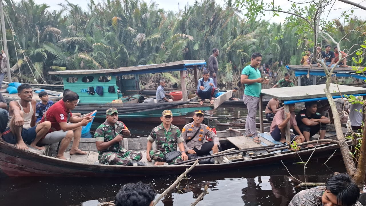 Polsek Kubu, Koramil dan Masyarakat Berjibaku Mencari Korban Dimangsa Buaya
