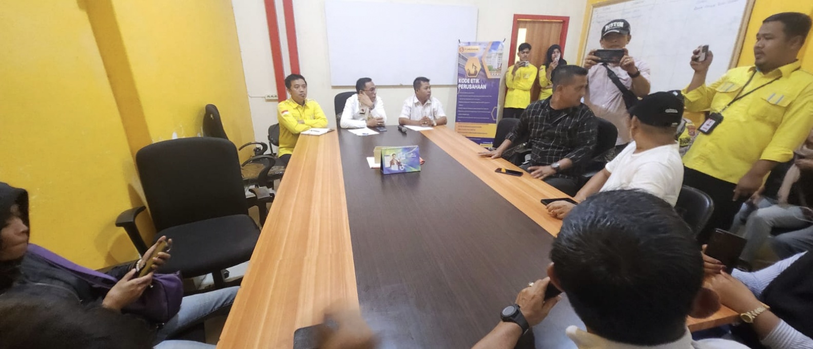Hormati Proses Hukum, PT. SPRH-BUMD Rohil Terima Baik Massa Aksi Damai