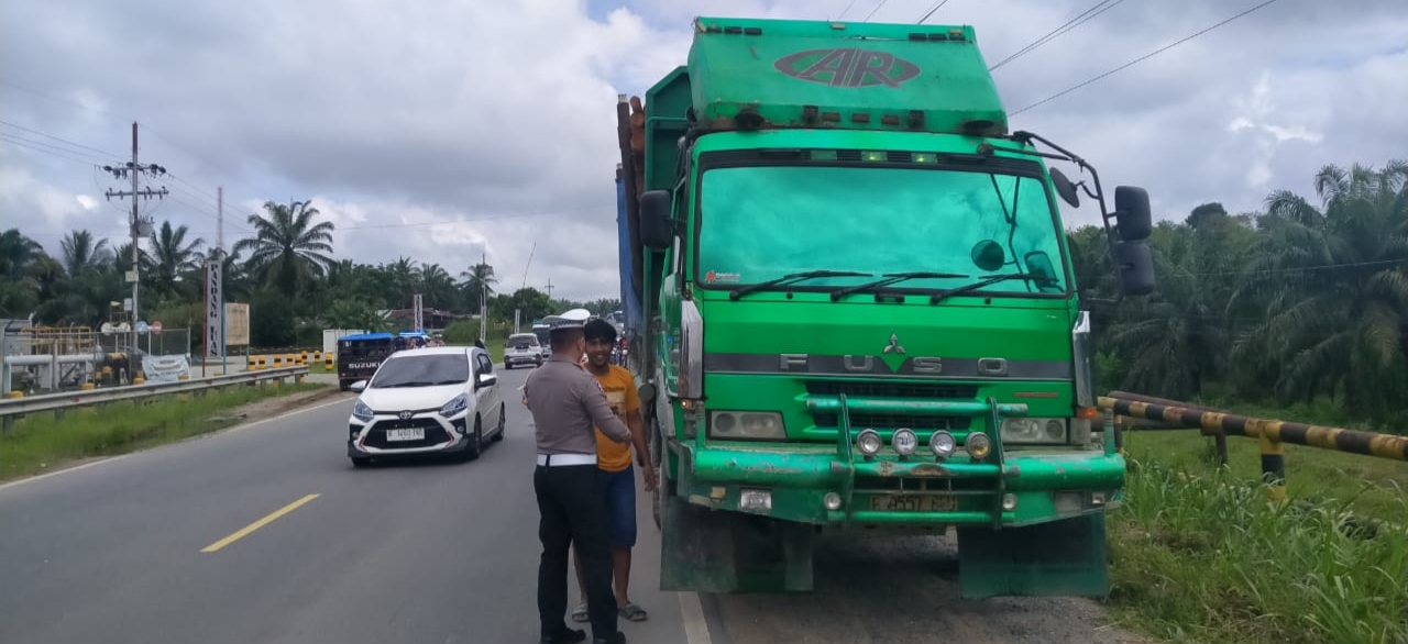 Satlantas Polres Rohil Tindak Pelanggaran Pembatasan Ops Kendaraan Angkutan Barang Selama Arus Mudik