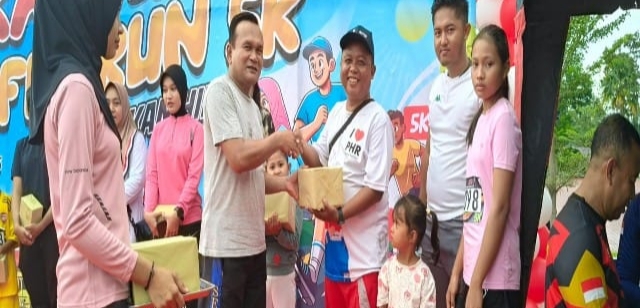 Wartawan Riauterkini Dapat Door Prize Saat Acara Karhutla Fun Run 5K Polres Rohil