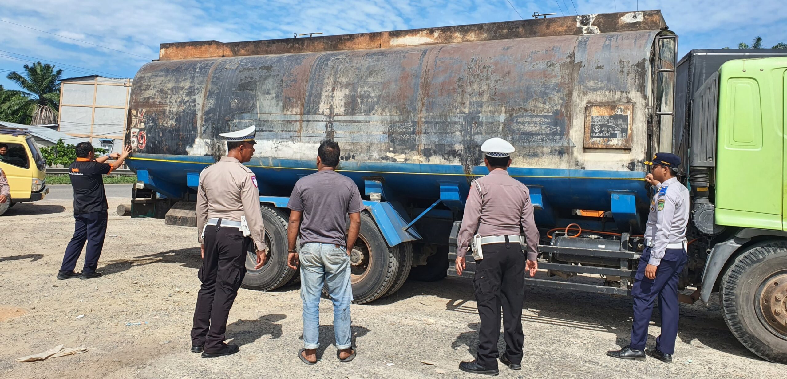 Agar Aman Satlantas Polres Rohil Rampcheck Truck dan Bus Bersama Dishub