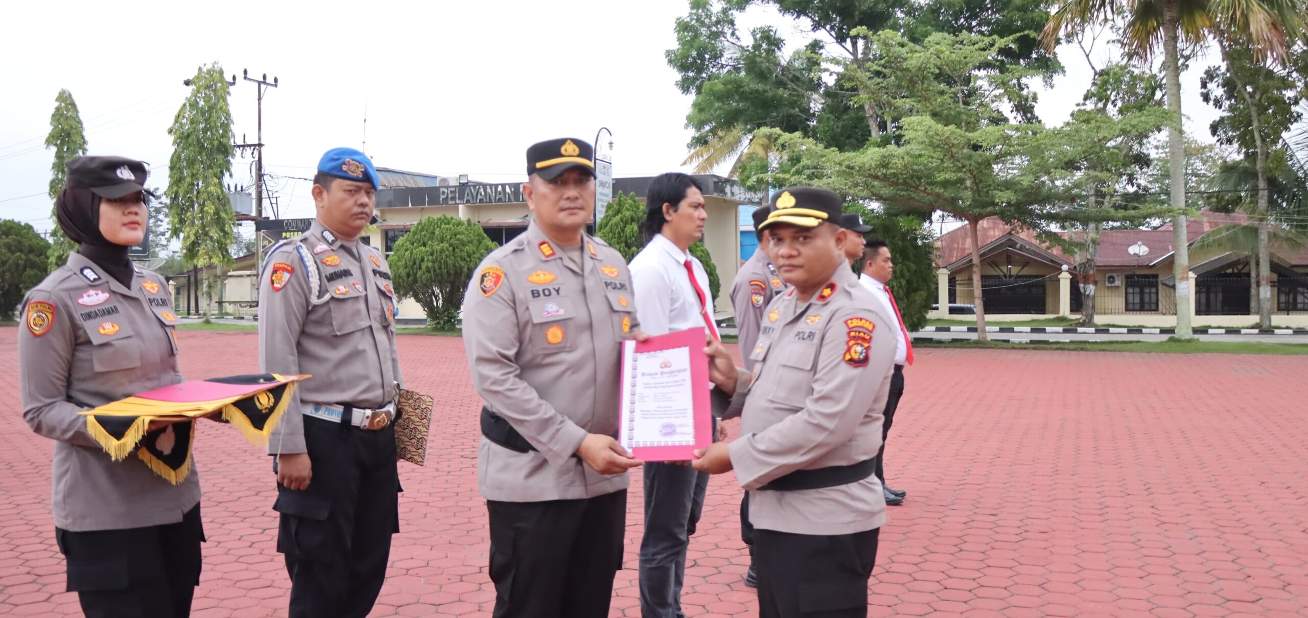 Karena Berprestasi Polsek Pujud Terima Penghargaan