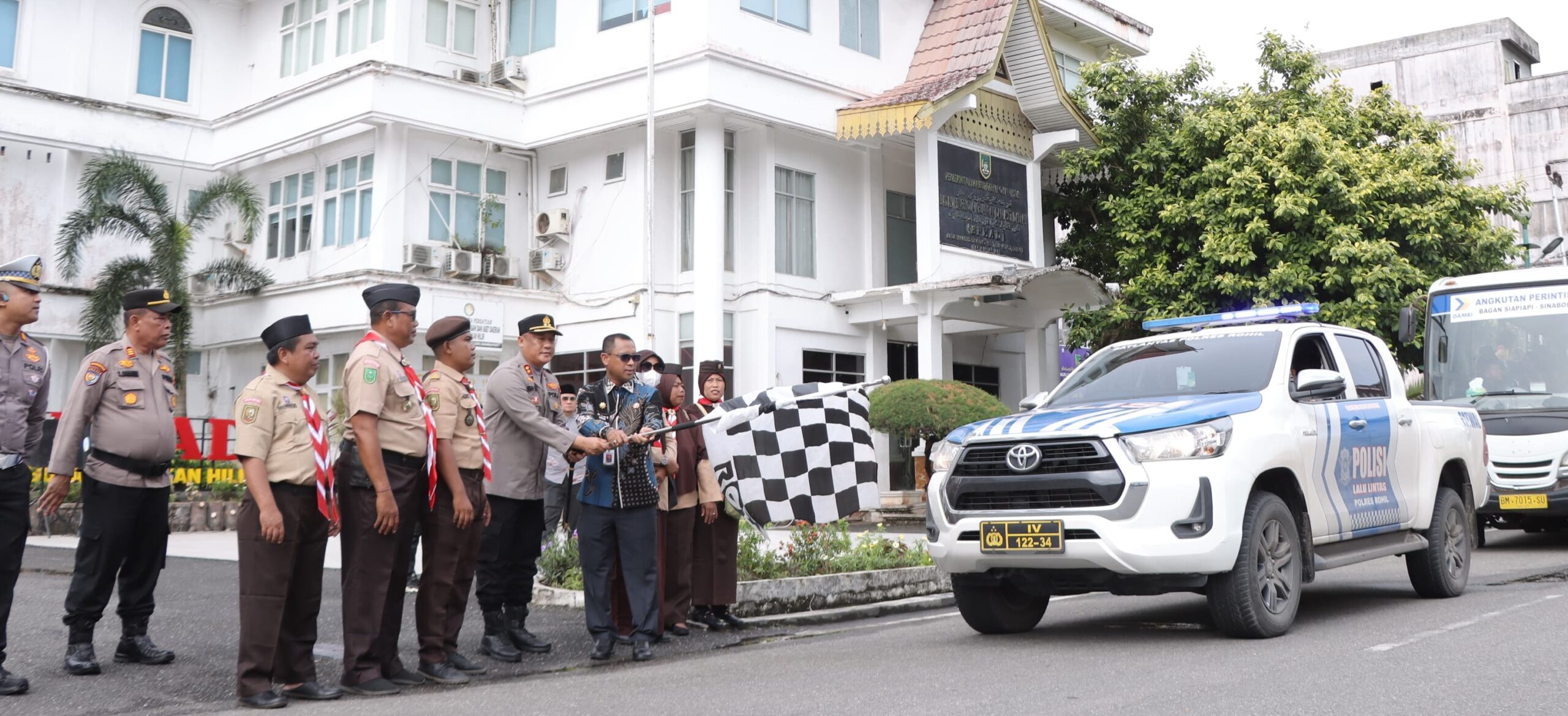Kapolres Rohil Bersama Pemda Lepas Kontingen Jambore Karhutla Riau 2025
