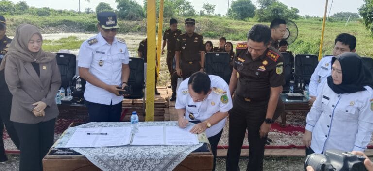 Kejari Rohil Musnahkan BB Ballpress Yang Sudah Berkekuatan Hukum