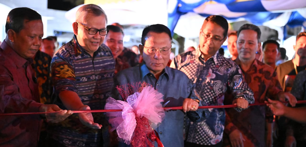 Bupati Rohil Resmikan Stand Bazar UMKM