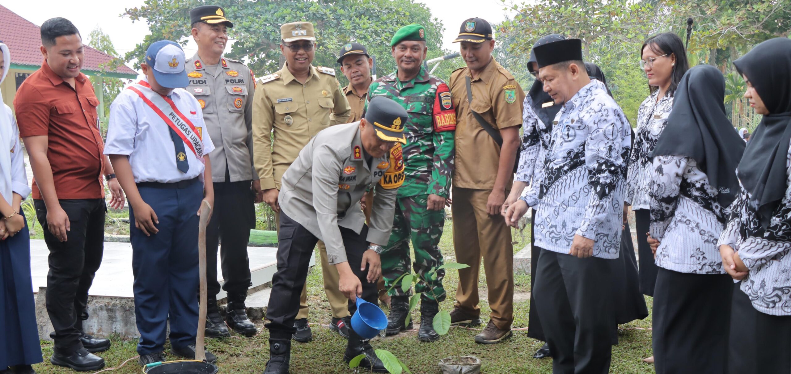 Kapolres Rohil Sosialisasikan Program Green Policing Bersama Wabup