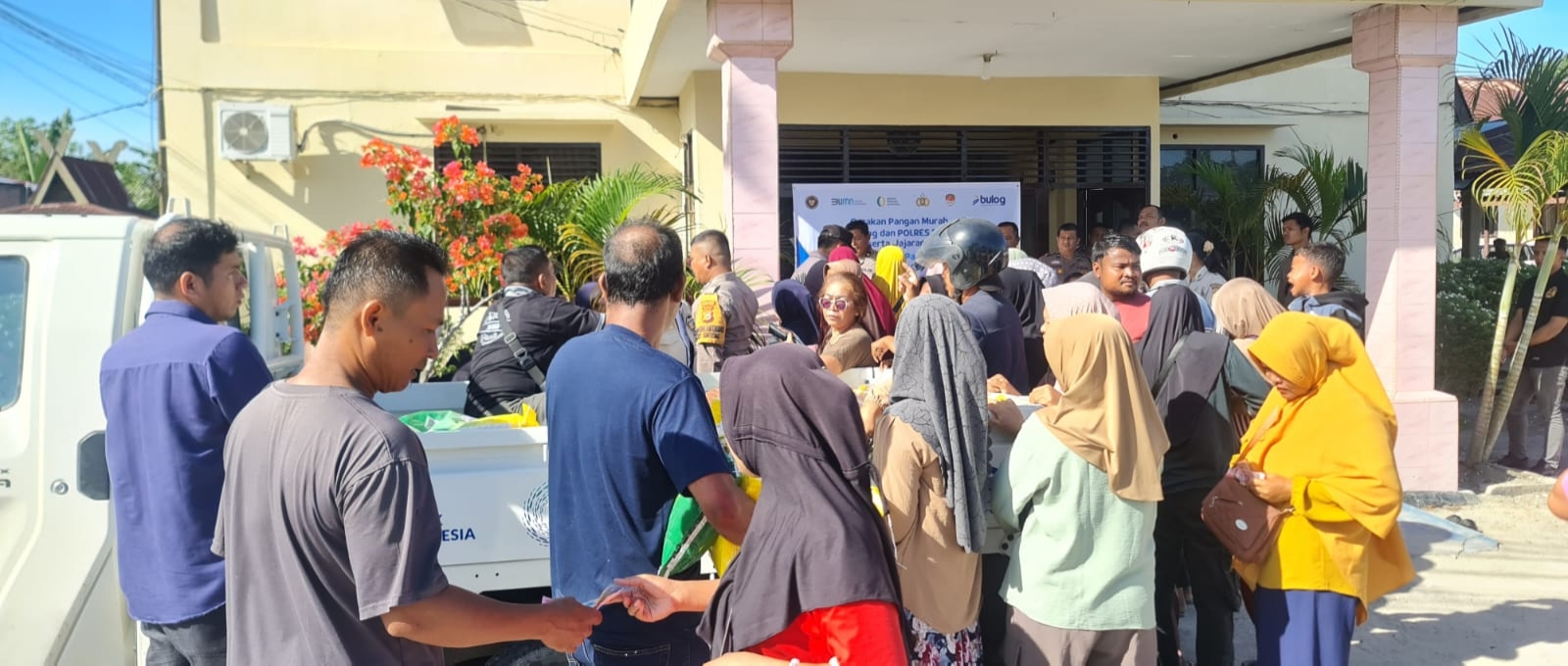 Polsek Tanah Putih Gelar Gerakan Pangan Sembako Murah