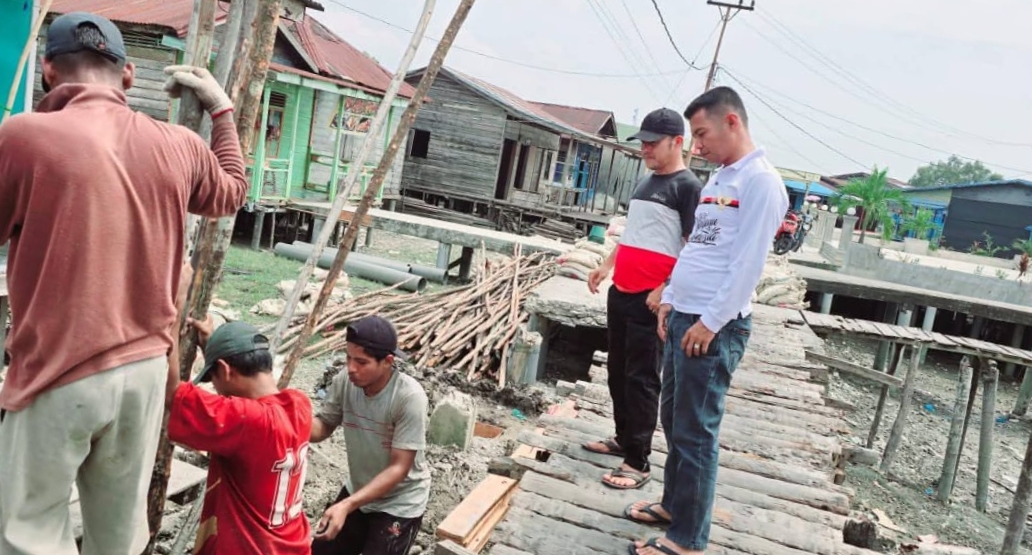 PUPR Rohil Perbaiki Jalan Rusak Di Palika