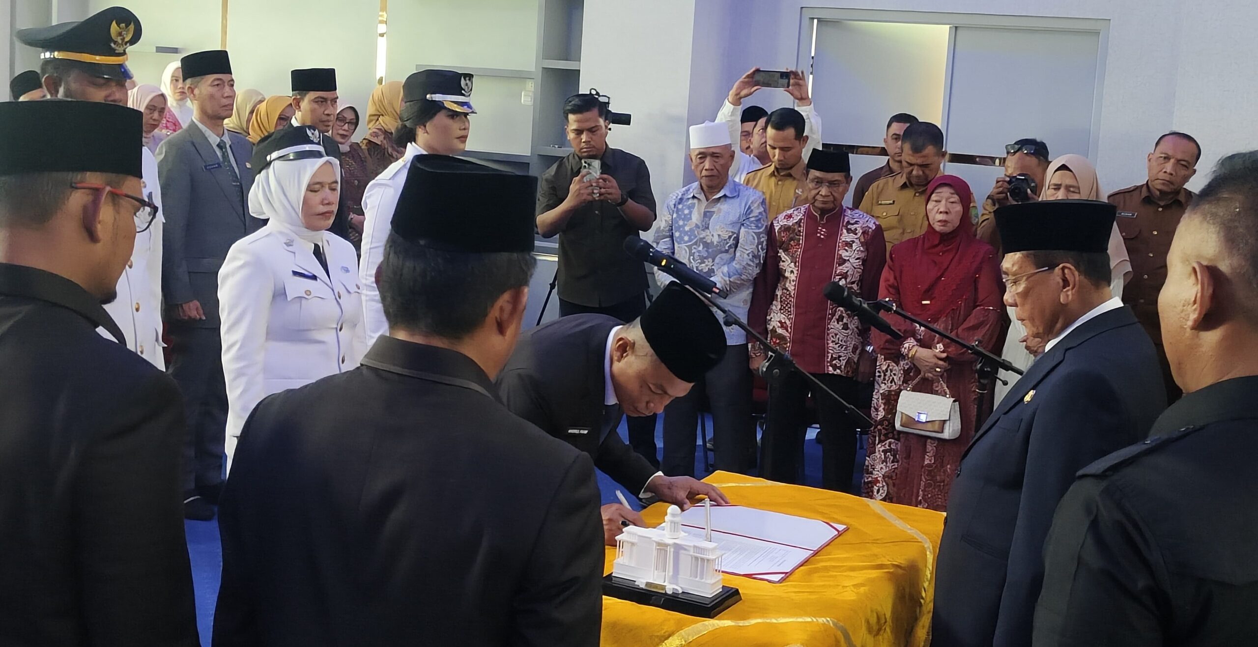 Bupati Rohil Lantik 41 Pejabat Baru