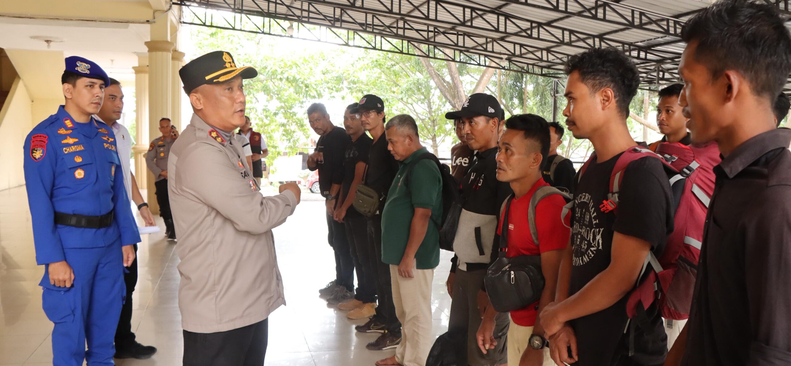 Kasatpolairud Polres Rohil Serahkan 15 PMI ke BP2MI Dumai