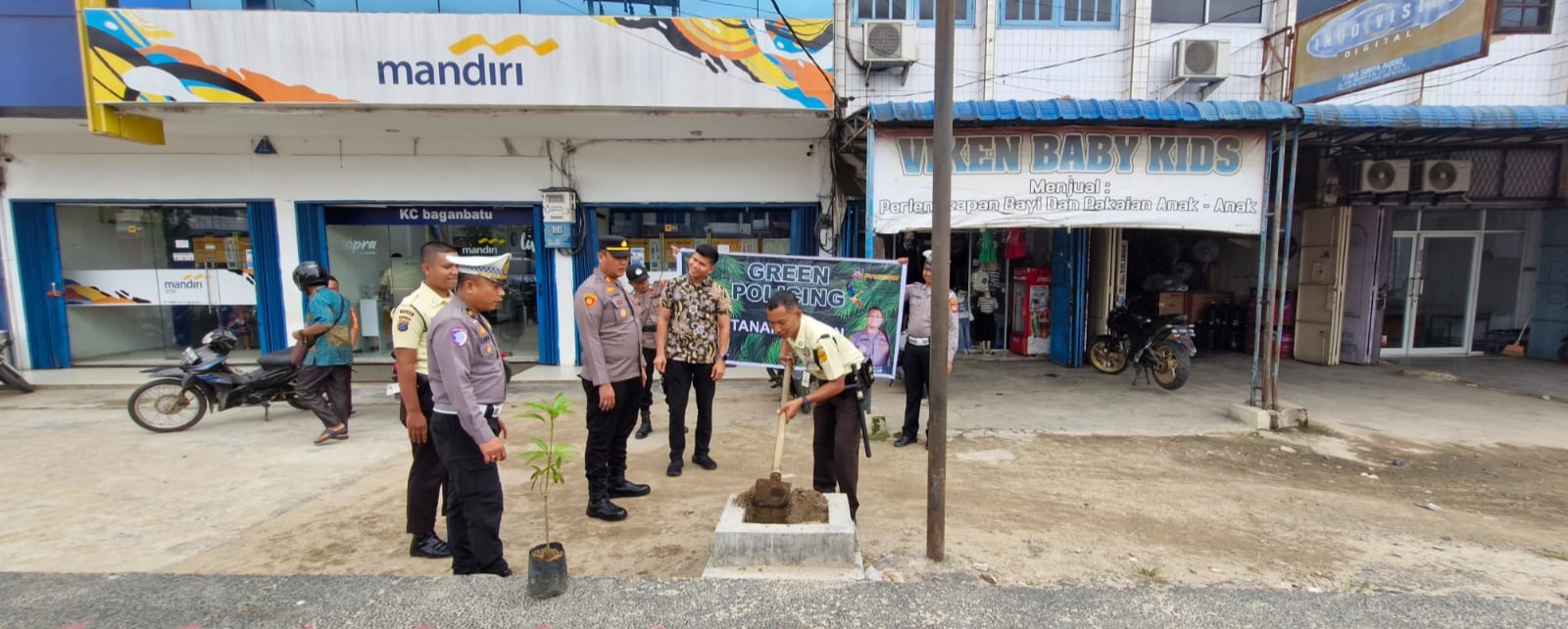 Jaga Lingkungan Polsek Bagan Sinembah Gencar Lakukan Green Policing