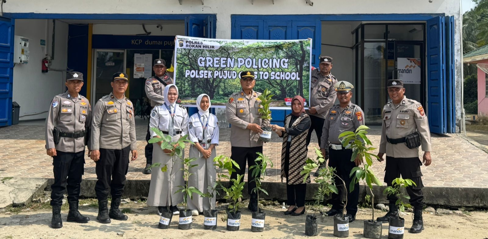 Kapolsek Pujud Sosialisasi Green Policing di Bank Mandiri KCP