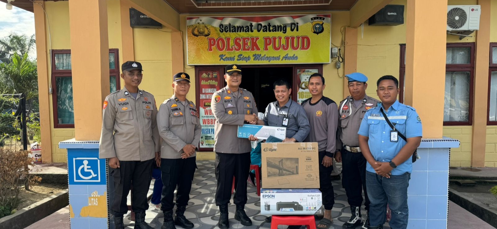 Sebagai Bentuk Sinergitas Polsek Pujud Terima CSR Dari PT SSRS