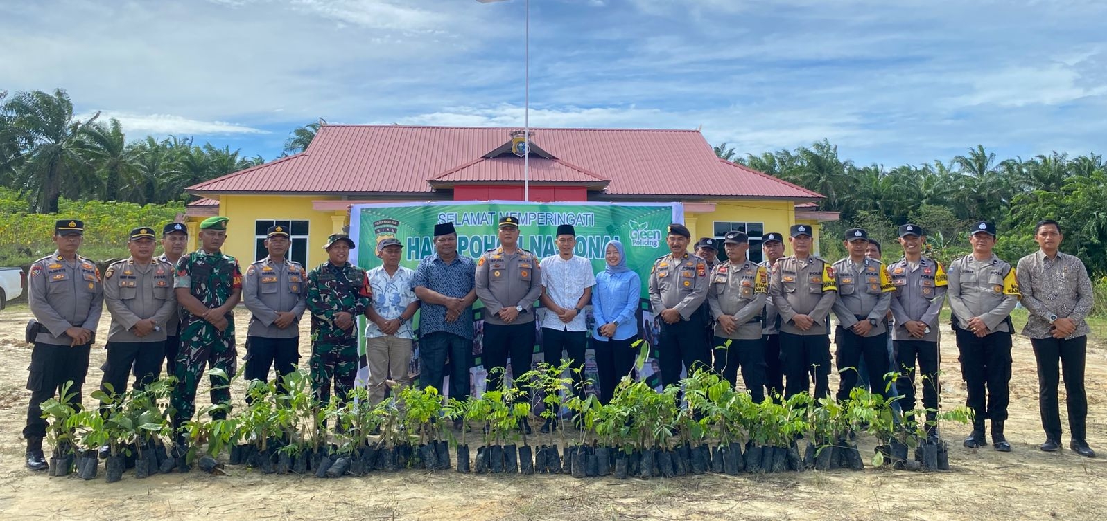Kali Ini Polsek Bagan Sinembah Tanam Pohon di Mako Polsubsektor Balai Jaya