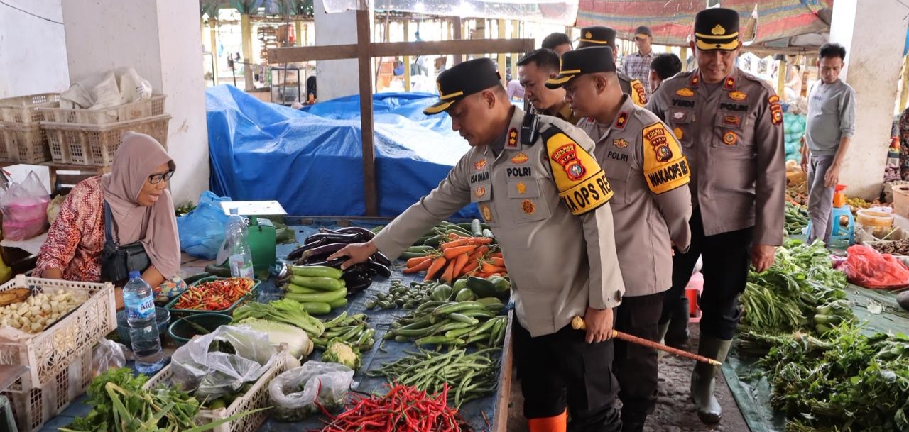 Pastikan Sembako Tersedia Kapolres Rohil Cek Pasar Ujung Tanjung