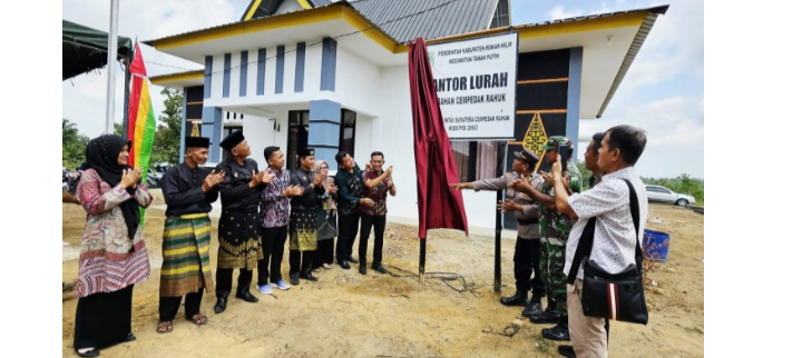 Camat Tanah Putih Resmikan Kantor Lurah Cempedak Rahuk
