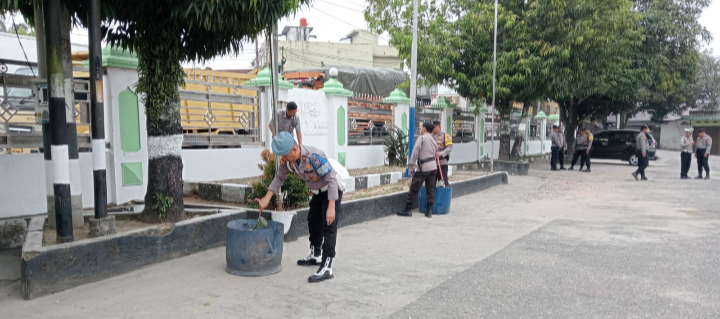 Jaga Lingkungan Polsek Bagan Sinembah Goro di Masjid Raya Annur