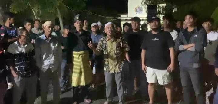 Warga Sintong Datangi Polres Rohil, Tuntut Pelaku Kasus Pelecehan