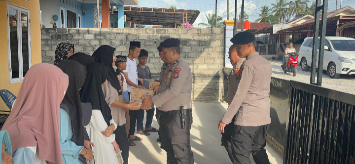 Berkah Ramadhan Polres Rohil Berbagi Takjil di Panti Asuhan