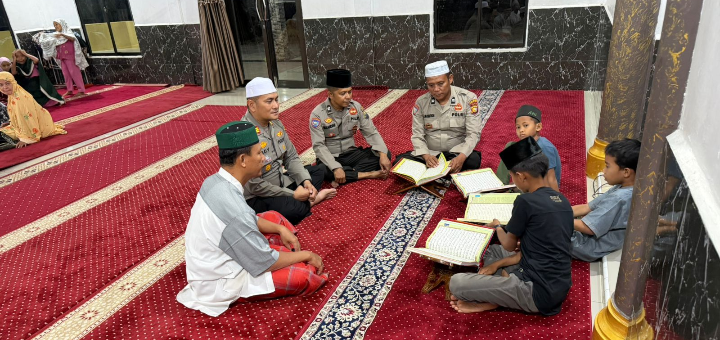 Cipta Kondusif Polsek Pujud Gelar Tarawih dan Tadarus Keliling