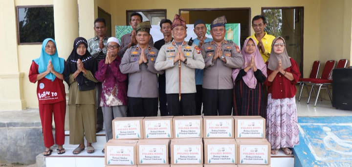 Peduli Kaum Duafa Polres Rohil Salurkan 30 Paket Sembako