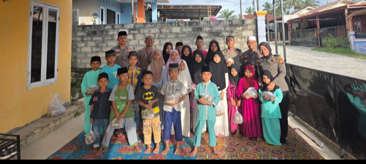 Berbagi Sesama Polres Rohil Serahkan Takjil di Panti Asuhan