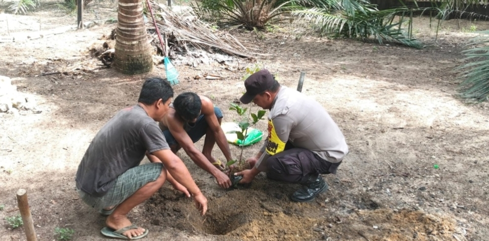 Lestarikan Lingkungan Polsek Pujud Gelar Green Policing