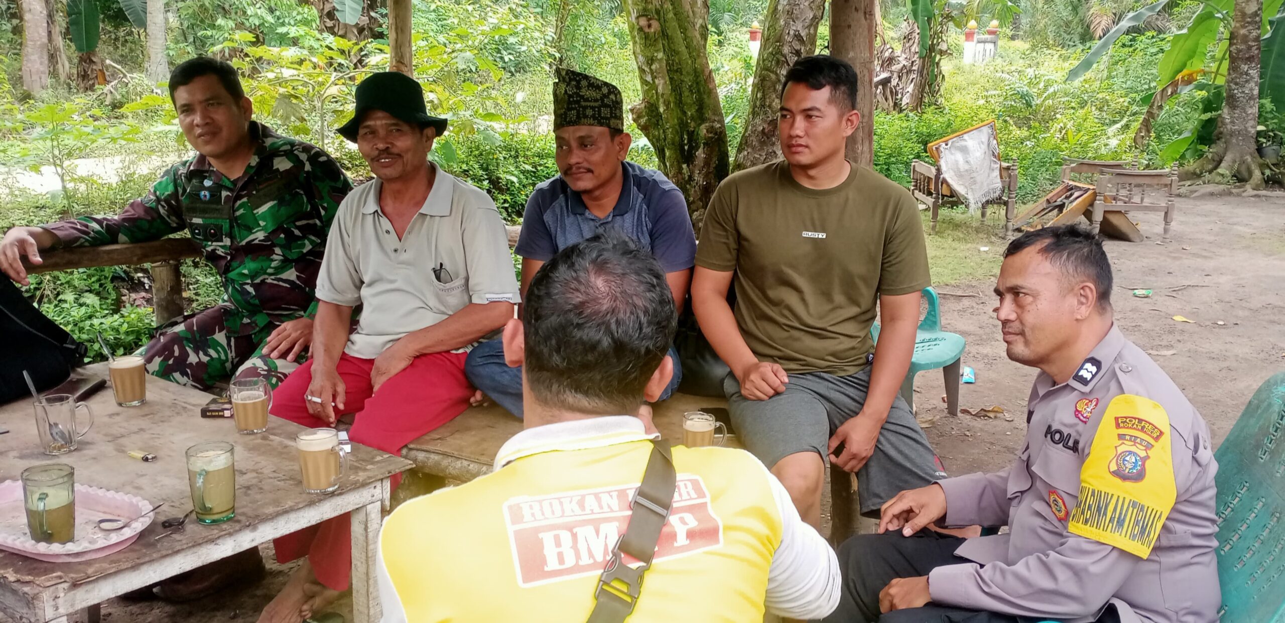 Polsek Pujud Sosialisasi Bahaya Karlahut dan Narkoba di Desa Perkebunan