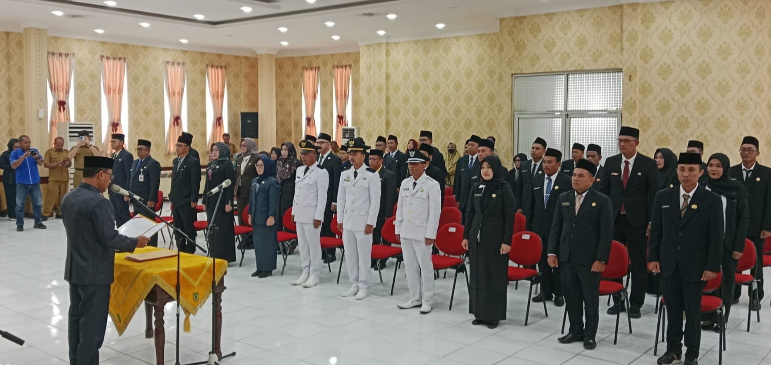 Atas Nama Bupati Sekda Rohil Lantik 43 Pejabat di Lingkungan Pemda