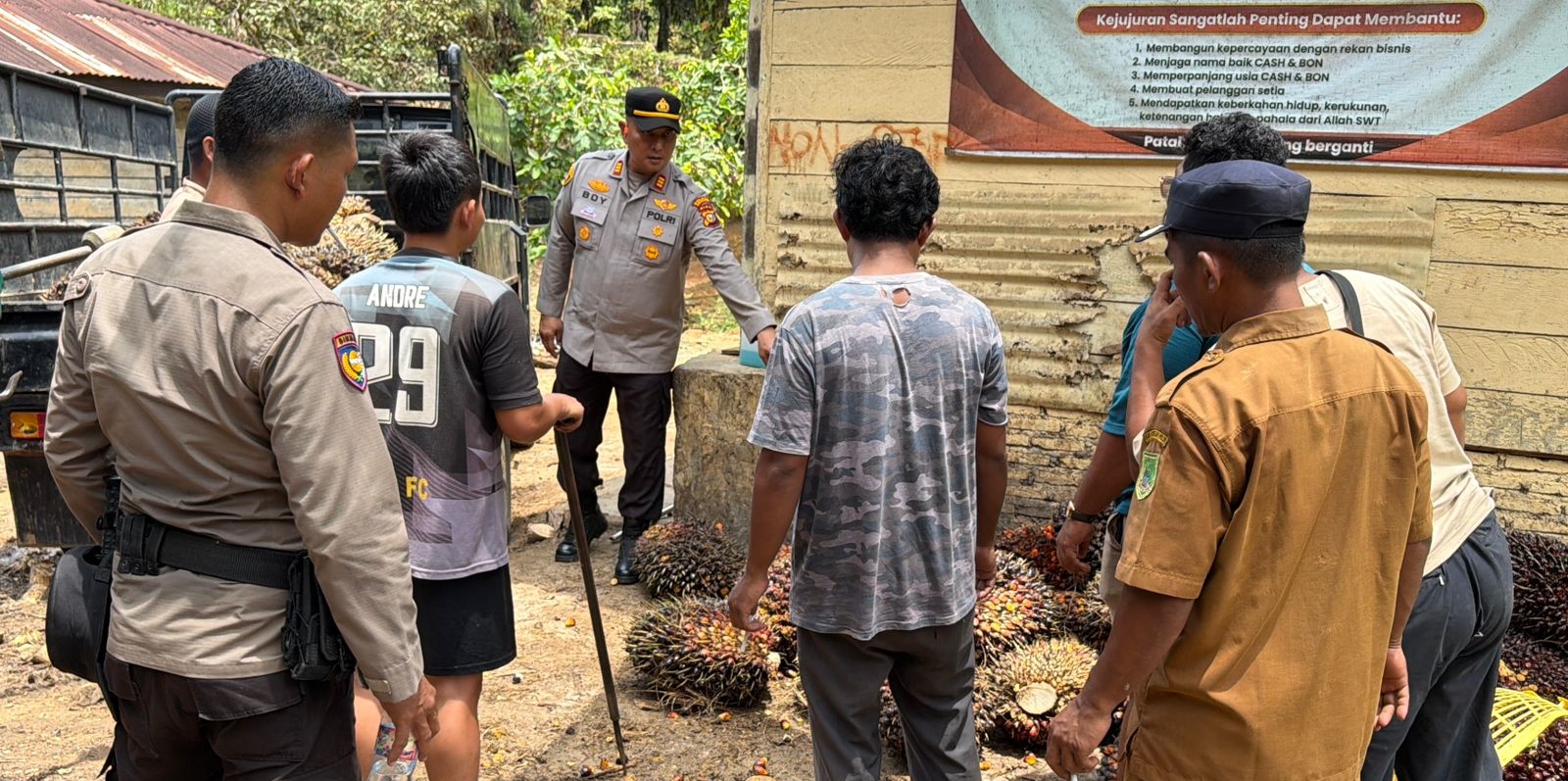 Cegah C3 Polsek Pujud Cek Ram Sawit Yang Diduga Terima Buah Curian