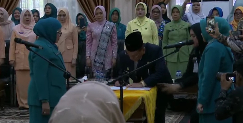 Plt Ketua PKK Riau Lantik Tatik Sri Rahayu Bistaman Ketua PKK Rohil