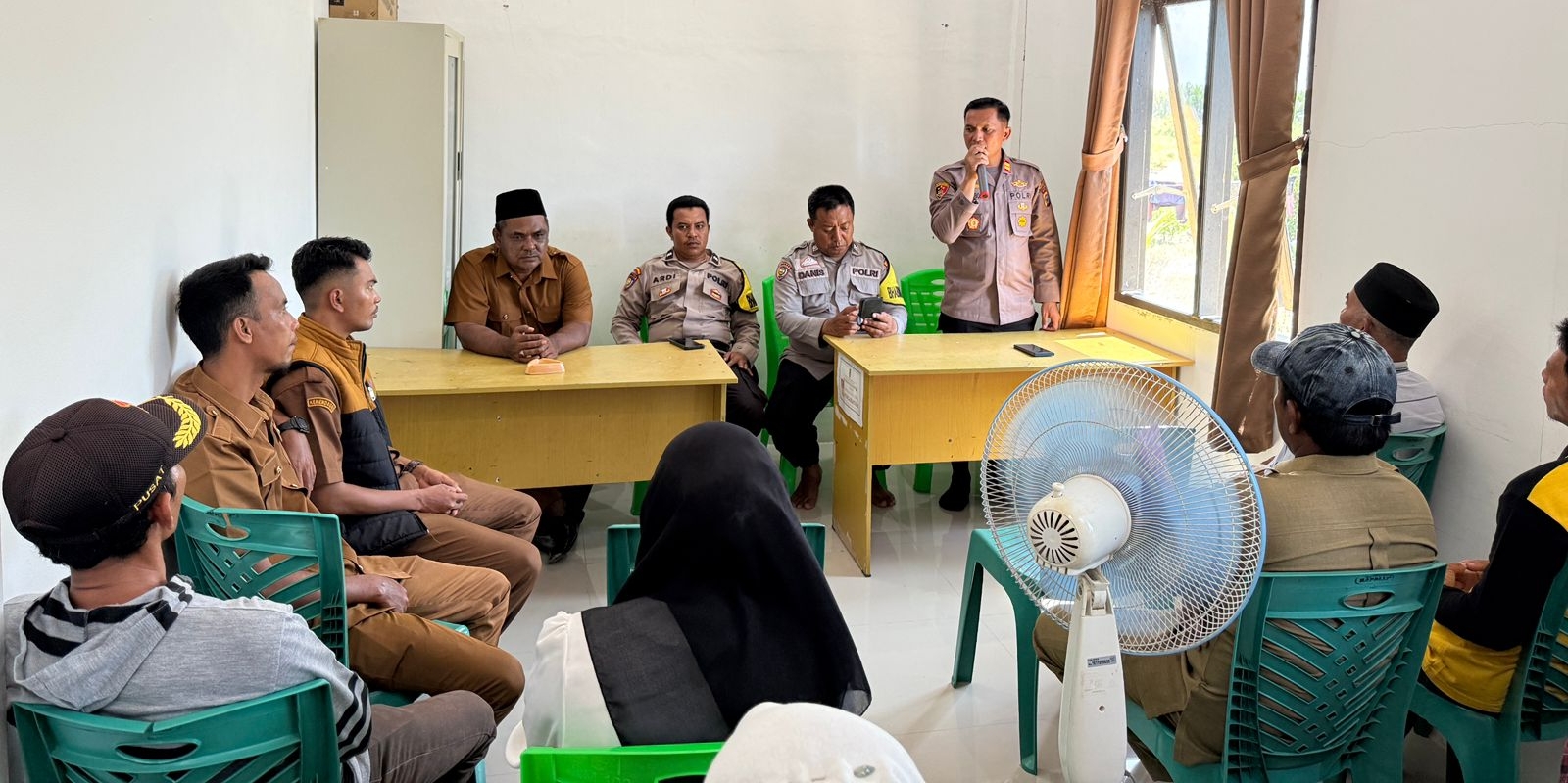 Tingkatkan Silaturahmi Polsek Panipahan Cooling System Bersama Penghulu dan Warga