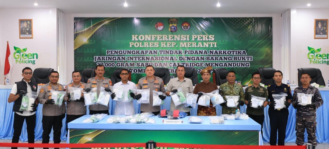Wakapolda Riau Pimpin Konferensi Pers Pengungkapan 27 Kg Sabu Jaringan Internasional