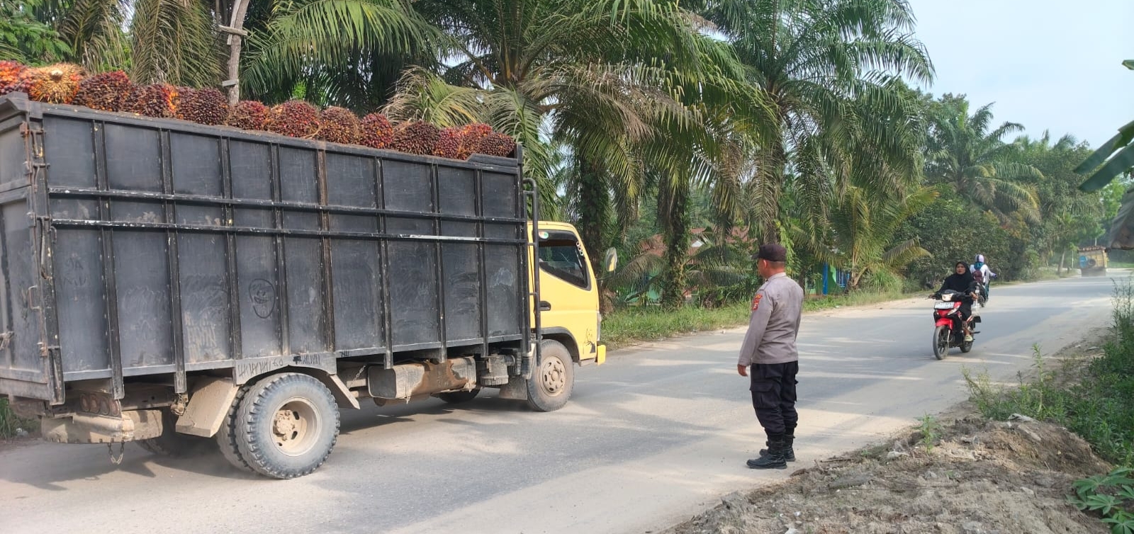 Polsek Pujud Gelar Strong Point Agar Lalin Lancar